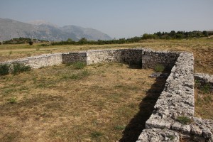 Foro con basilica sullo sfondo